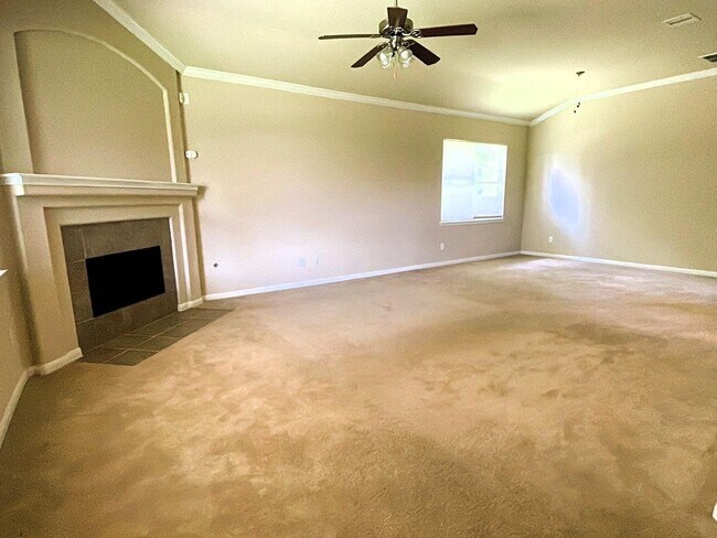 Building Photo - 1014 Spring Lakes Haven