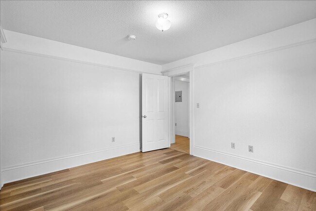 Building Photo - 2162 Santa Clara Ave