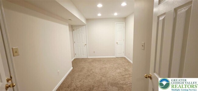 Building Photo - 3791 Knight Dr