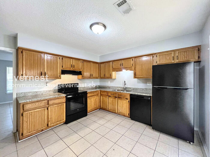 Building Photo - 6175 Forestgate Rd