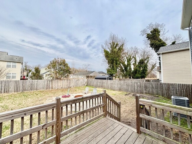 Building Photo - Gorgeous Open Concept 4 Bedroom Home in Portsmouth!