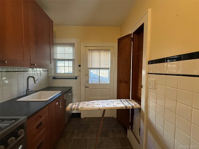 Building Photo - 48 Gordon Ave