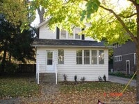 Building Photo - Large 3bed/2bath with full basement
