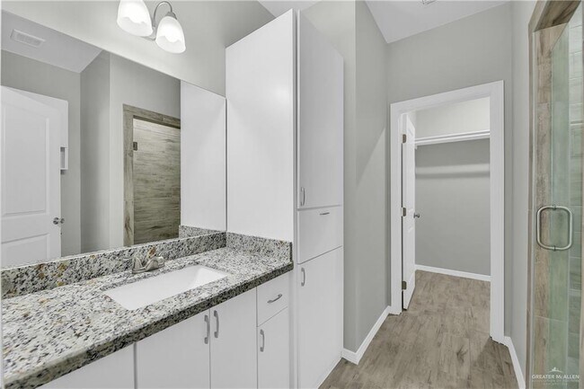 Building Photo - 1500 W Heritage Dr