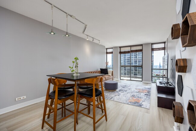 Building Photo - 1660 N La Salle Dr