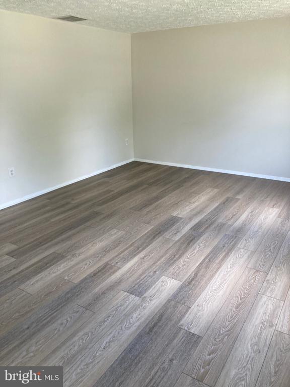 Building Photo - 6632 Pebble Ct