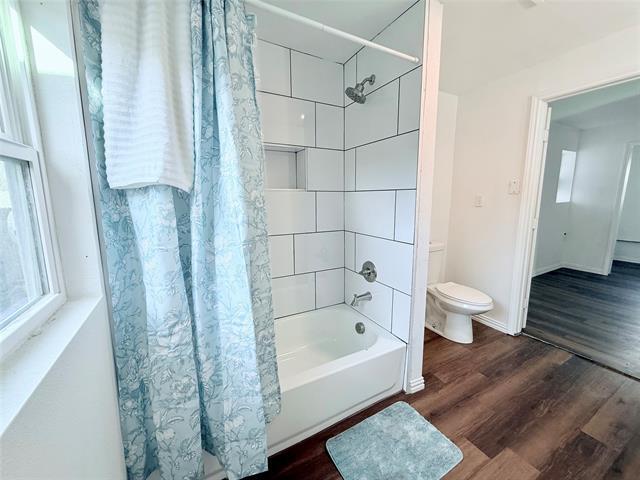 Building Photo - 727 W Day St