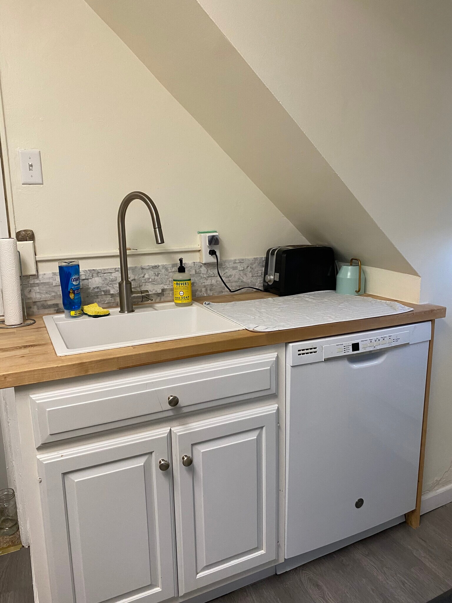 Building Photo - 110 Walnut Ave