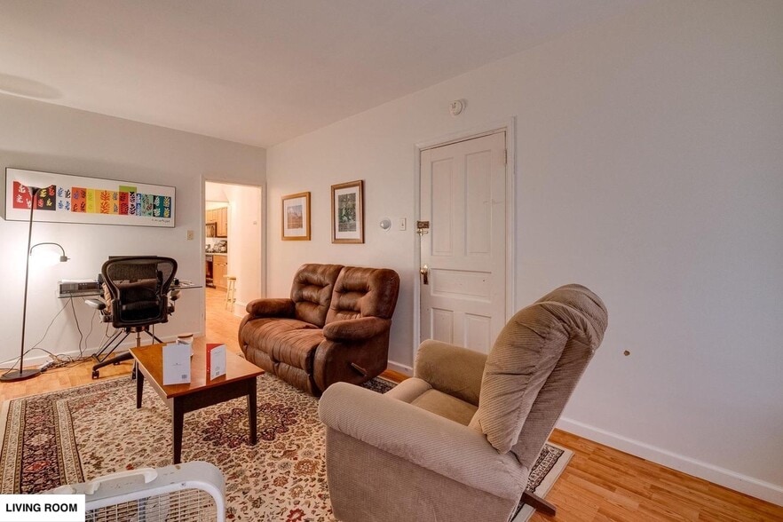 Building Photo - 513 1/2 W James St