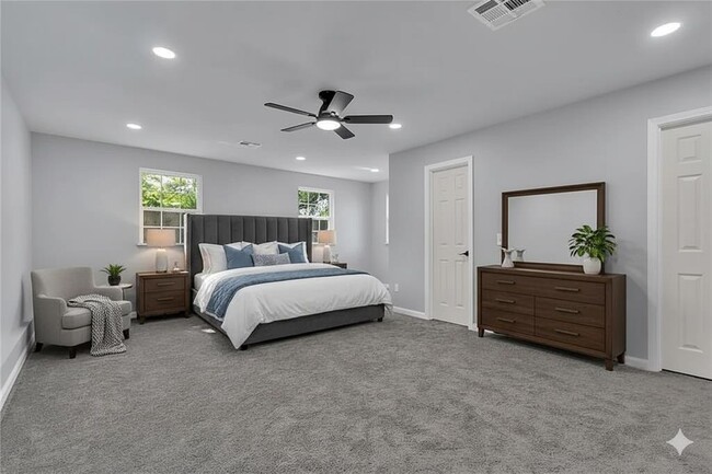 Building Photo - 544 N Elm Ave