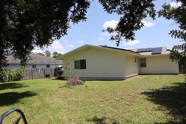 Building Photo - 3582 SW Vollmer St