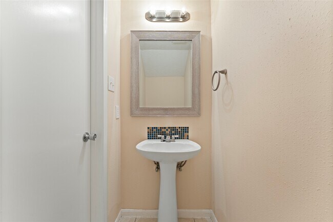Building Photo - 11510 Palmsprings Dr