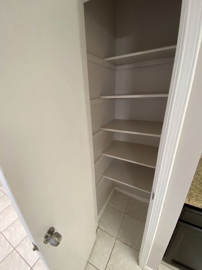 Building Photo - Home For Rent