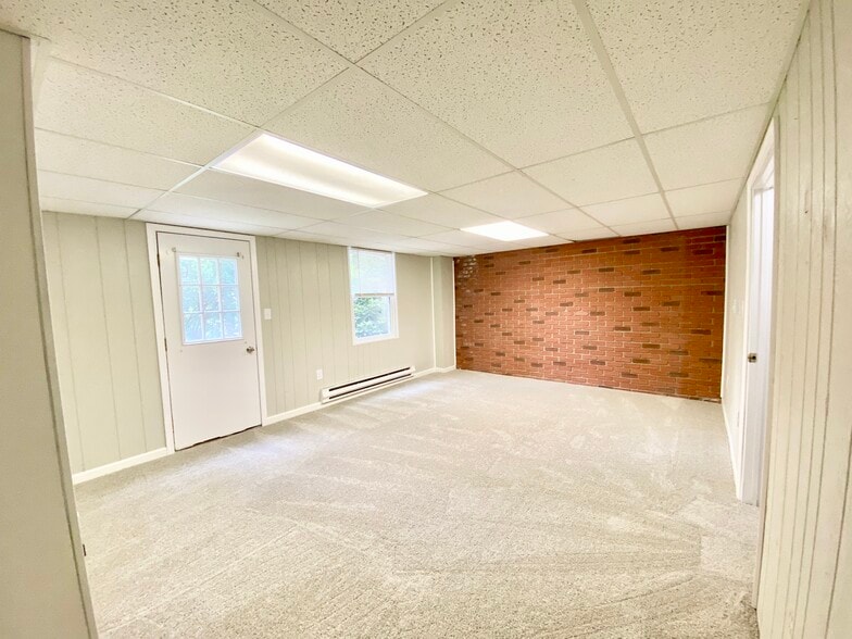 Finished room in the walkout basement - 1984 Cricklewood Cv