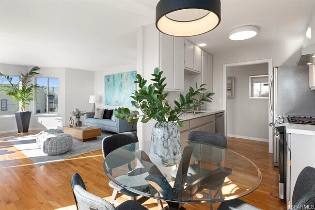 Building Photo - 999 Wisconsin St