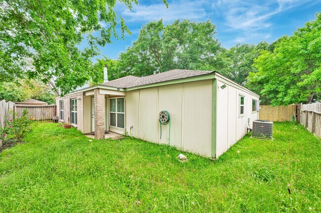 Building Photo - 22102 Breezy Hill Dr