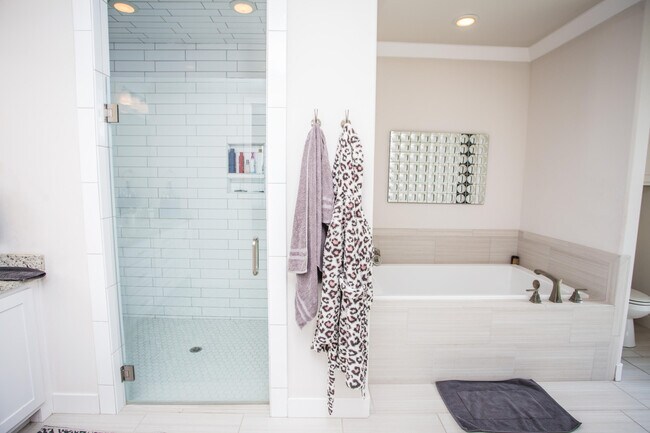 Building Photo - 23 Wilshire Blvd