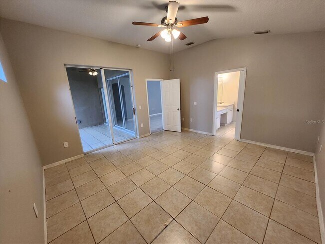 Building Photo - 22707 Roderick Dr