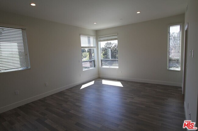 Building Photo - 11733 Missouri Ave