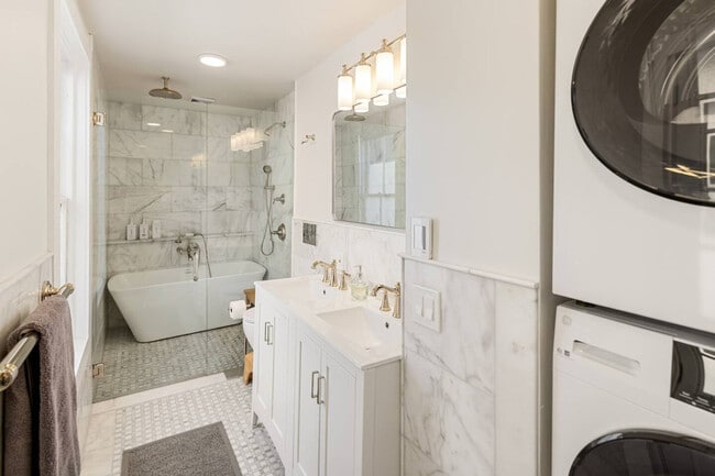 Building Photo - 1326 Broadway-SI ID1324946P