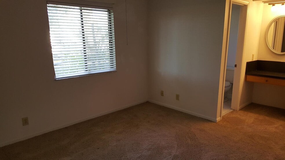 Building Photo - 11868 Sturbridge Ln
