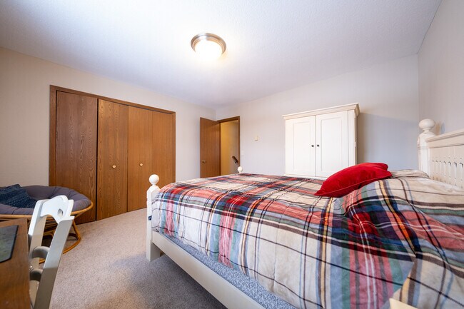 Building Photo - 1637 Christie Pl