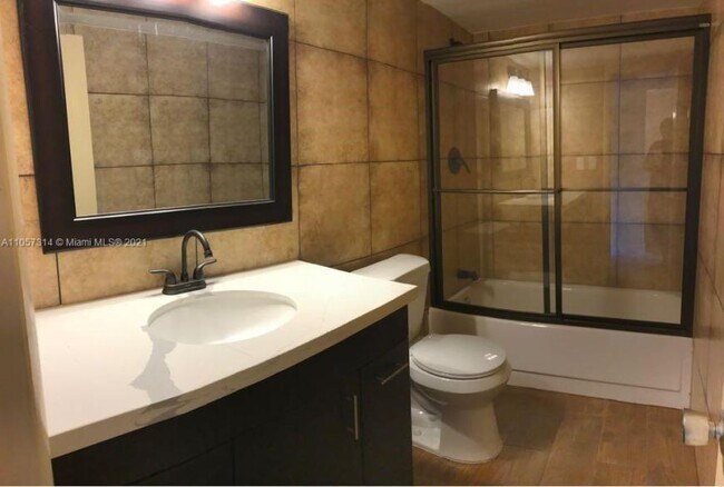 Building Photo - 2 bedroom in North Miami Beach FL 33179