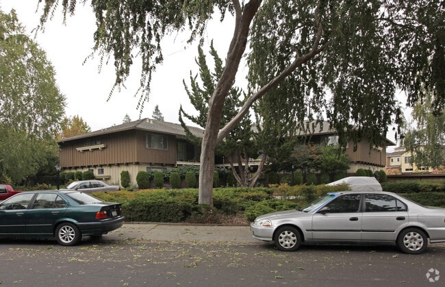 Building Photo - Wilkie Court Apartments