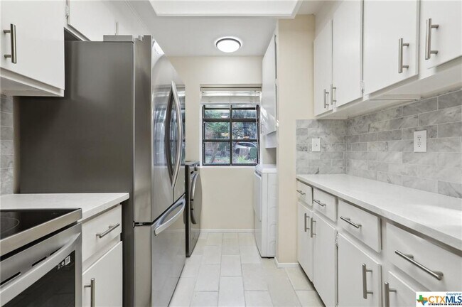 Building Photo - 7122 Wood Hollow Dr
