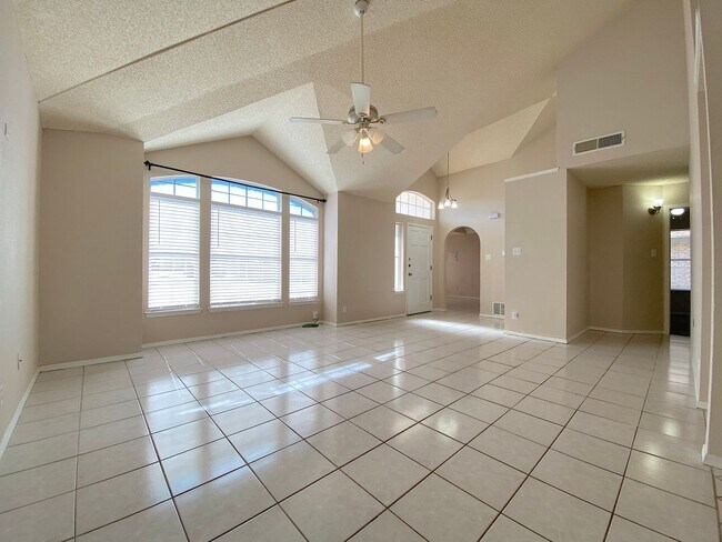 Building Photo - Northeast El Paso 4 bed with Refrig A/C