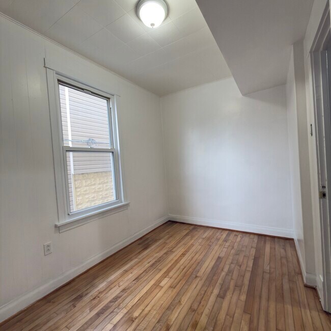 Building Photo - 4232 S California Ave