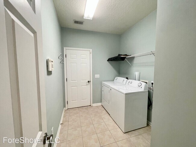 Building Photo - 3 br, 2 bath House - 16 Wyndham Dr.