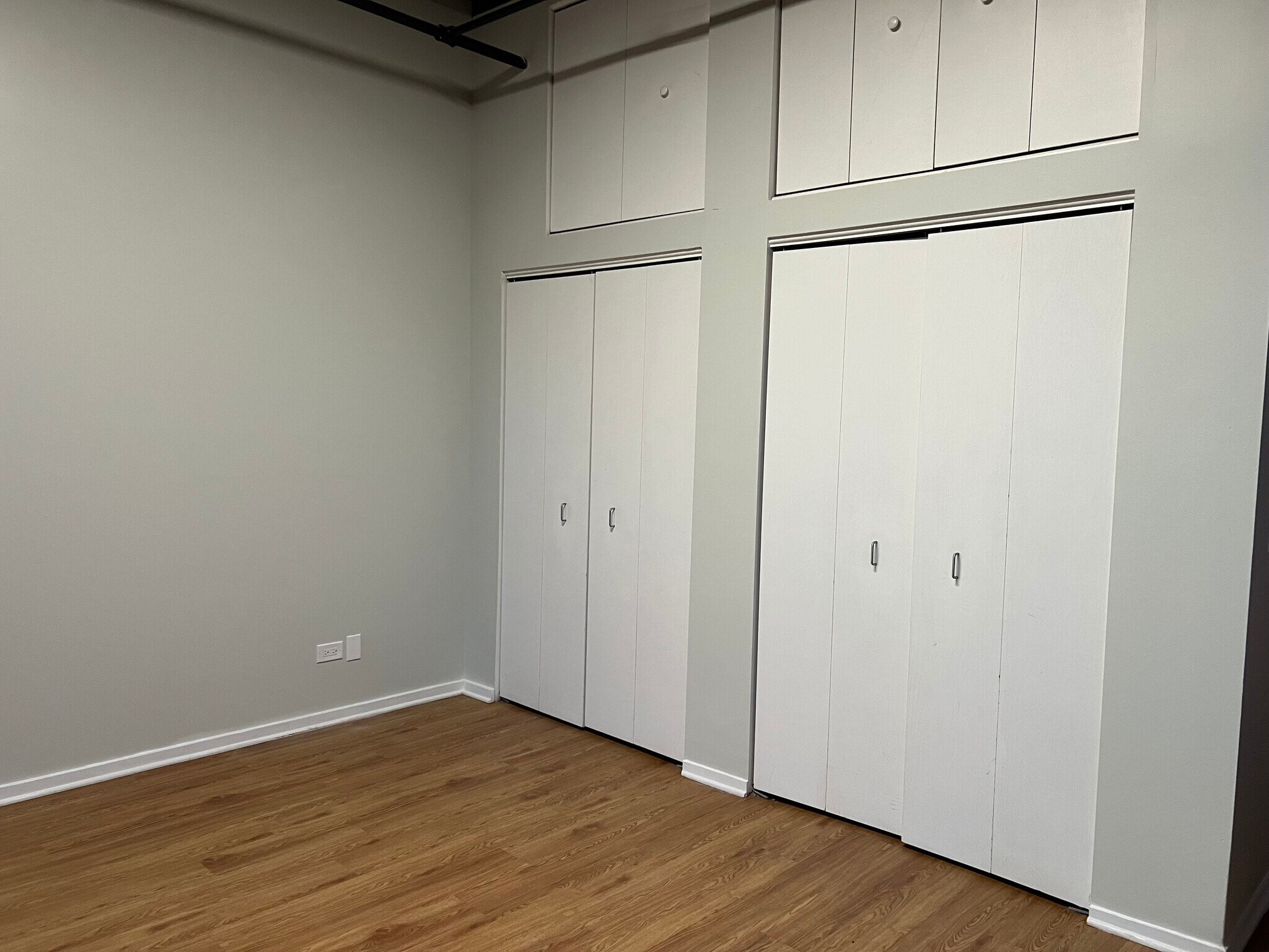 Building Photo - 1250 W Van Buren St
