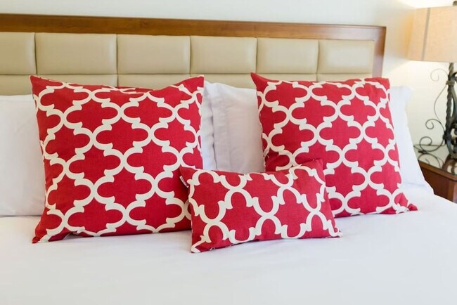 Building Photo - 668 Cottage Dr