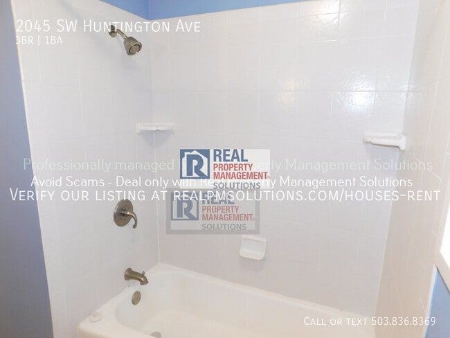 Building Photo - 2045 SW Huntington Ave