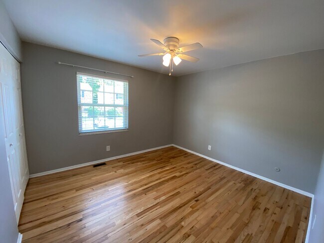 Building Photo - River-front condo