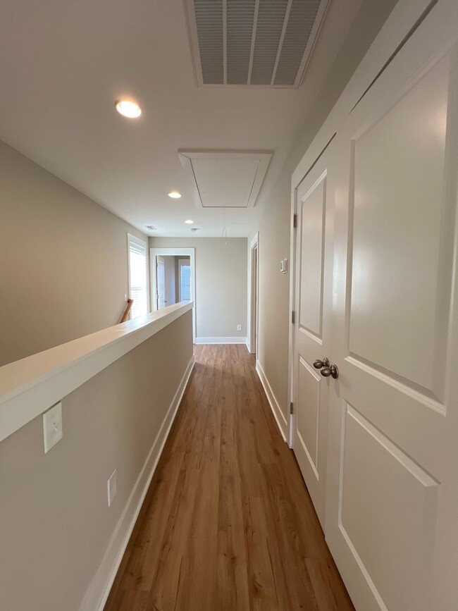 Building Photo - Beautiful Newer Build: Three Bedrooms in t...