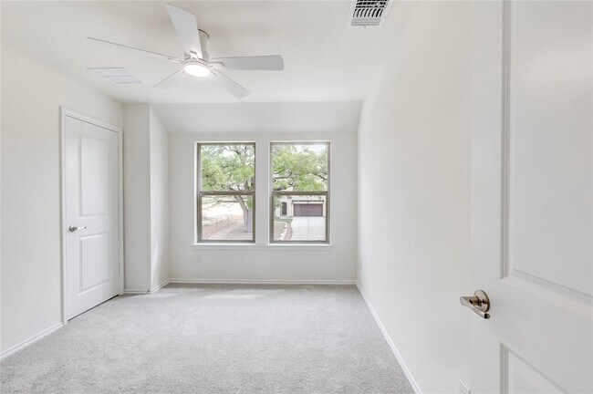 Building Photo - 1717 River Plateau Dr