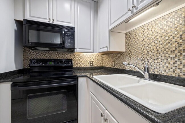 Building Photo - 195 14th St NE