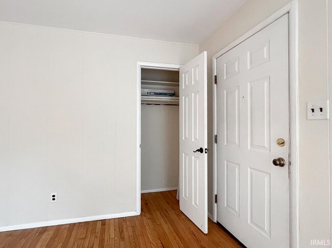 Building Photo - 2519 E 7th St