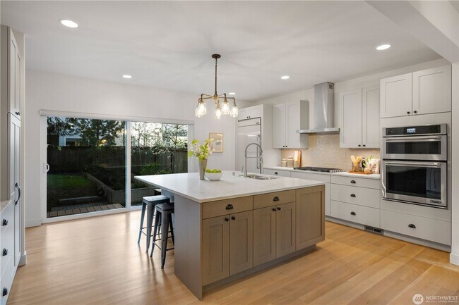 Building Photo - Modern Farmhouse Luxury in Coveted Matthews Beach Available NOW!
