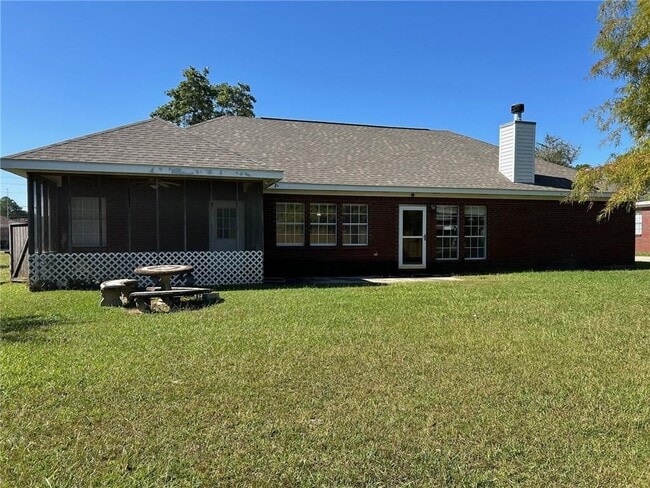Building Photo - 5463 Henning Dr W