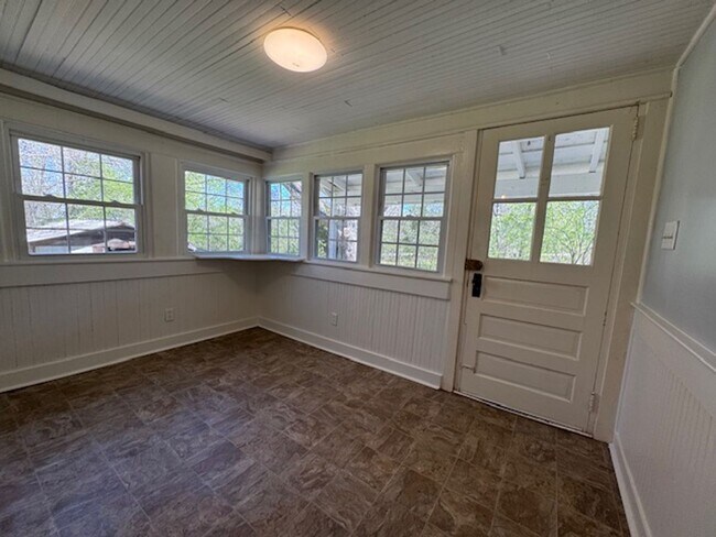 Building Photo - Farmhouse on 5 acres in Northern Greenville County with room for 2 horses and small farm animals!