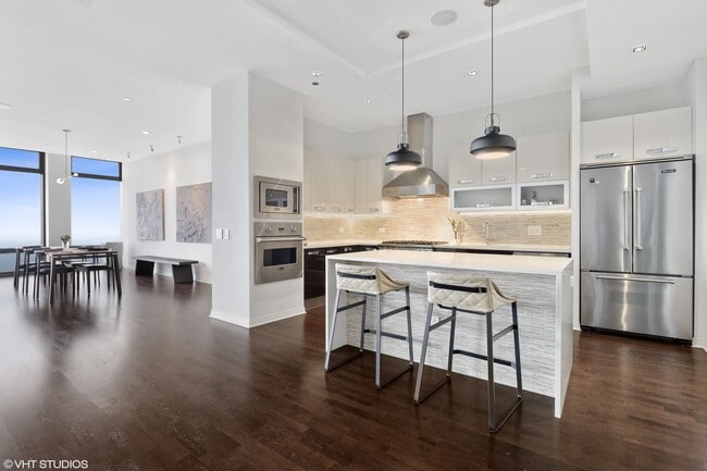 Building Photo - 65 E Monroe St