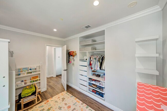 Building Photo - 7847 Apperson St