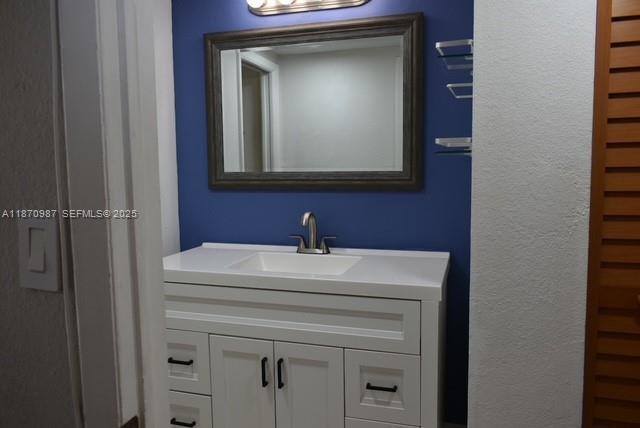 Building Photo - 1975 NE 135th St