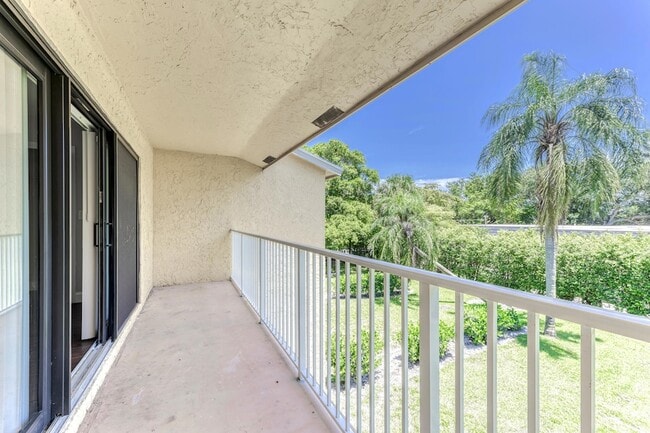 Building Photo - 660 Coventry St