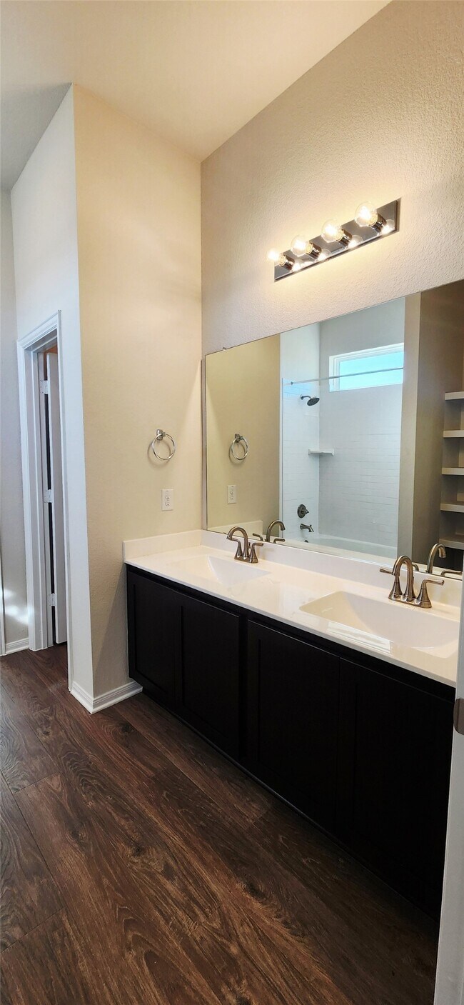 Building Photo - 422 Magnolia Ln