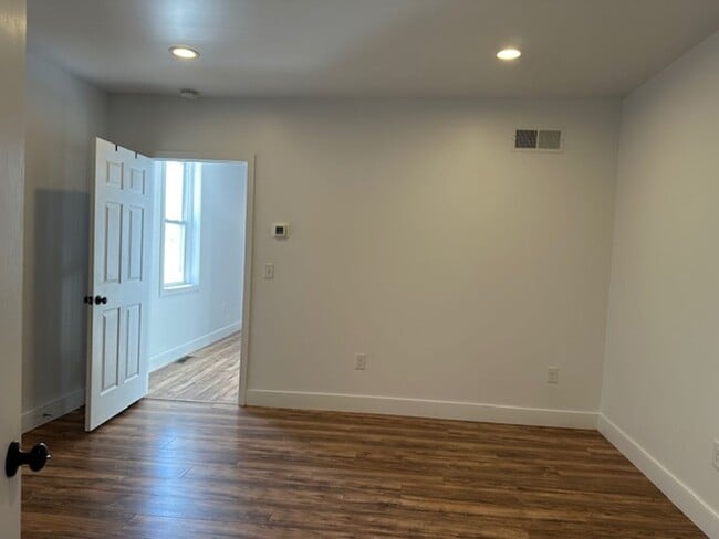 Building Photo - 642 N 3rd Ave