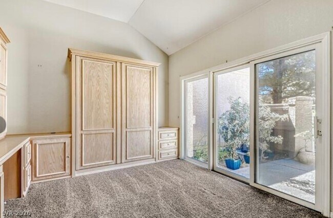 Building Photo - 8243 Round Hills Cir